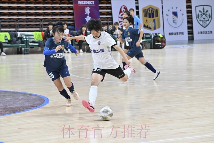 首度登顶 杭州临平乐茵斩获2025女五联赛冠军奖杯 首度登顶 杭州临平乐茵斩获2025女五联赛冠军奖杯